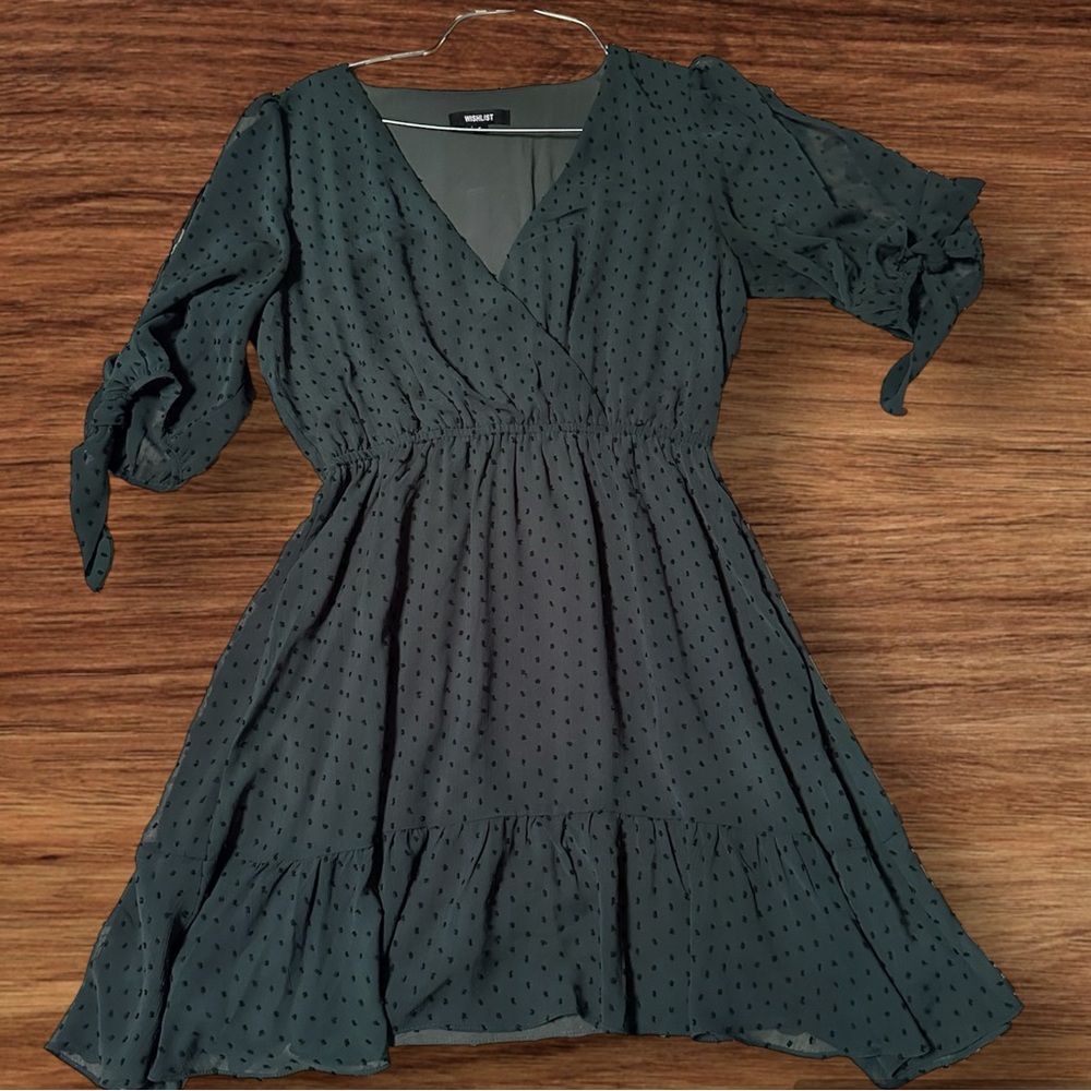 Wishlist; Old Shoulder with sleeve ties; deep green; size small; worn once; EUC